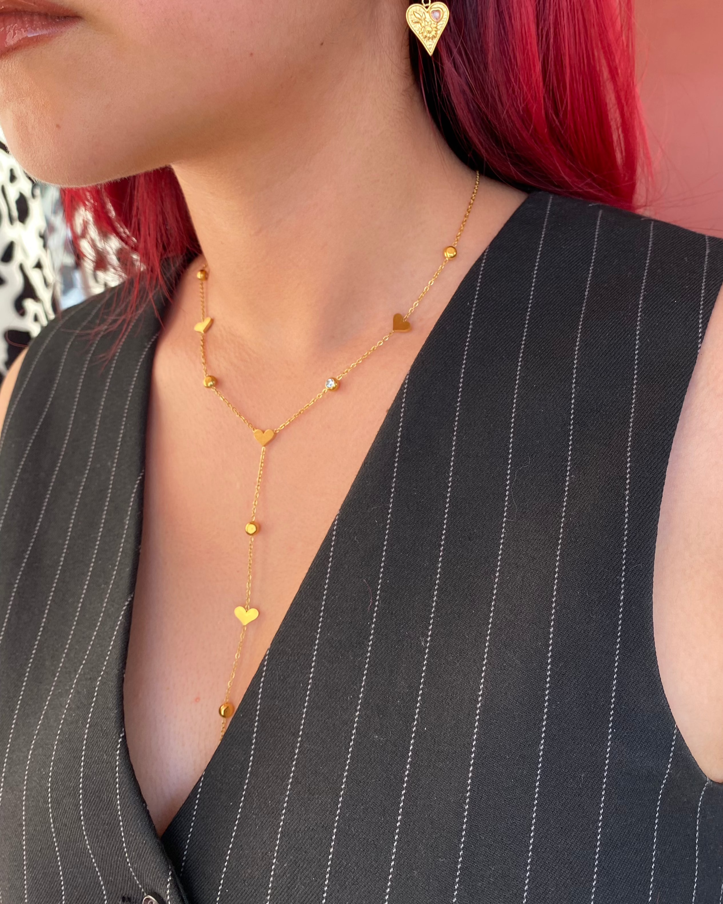 Collar de largo de corazones